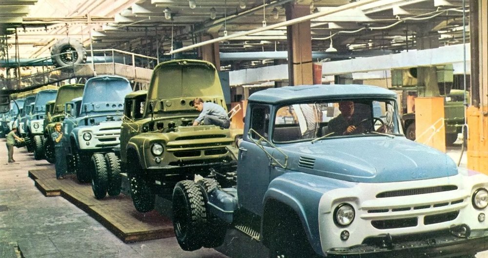 ЗИЛ-130: история легендарного советского грузовика